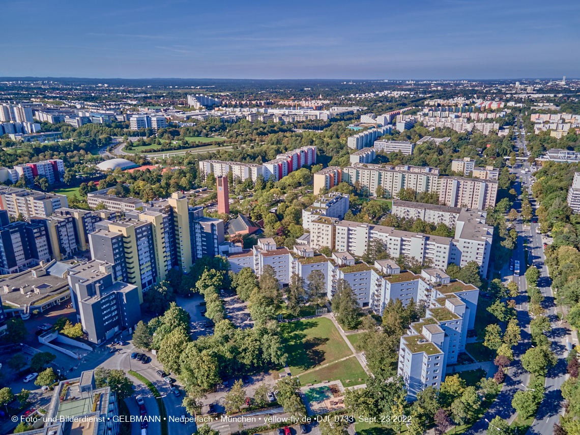 23.09.2022 - Karl-Marx-Ring 53-53c und Studentenwohnheim und Marx-Zentrum in Neuperlach